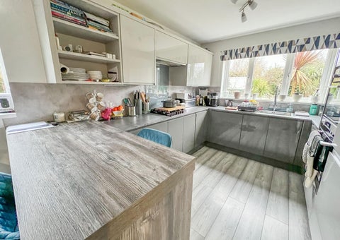 Fine & Country / DDM Residential 灯饰目录 · Kings Croft, Ealand 第 3 页