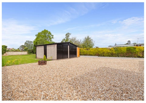 Fine & Country / DDM Residential 灯饰目录 · Brigg Road, Hibaldstow 第 11 页