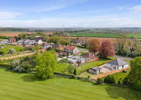 Fine & Country / DDM Residential 灯饰目录 · Brigg Road, Hibaldstow 第 12 页