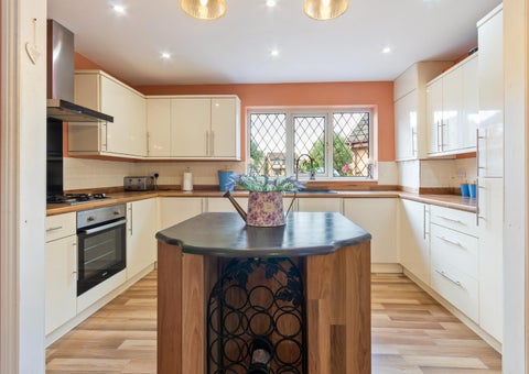 Fine & Country / DDM Residential 灯饰目录 · Stevensons Way 第 4 页