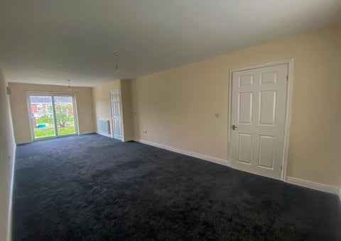 Fine & Country / DDM Residential 灯饰目录 · Far Ings Road 第 4 页