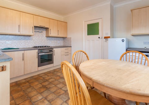 Fine & Country / DDM Residential 灯饰目录 · Brigg Road 第 4 页