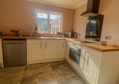 Fine & Country / DDM Residential 灯饰目录 · Appleyard Drive 第 4 页