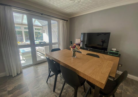 Fine & Country / DDM Residential 灯饰目录 · Appleyard Drive 第 6 页