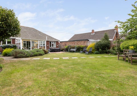 Fine & Country / DDM Residential 灯饰目录 · Kings Avenue, Brigg 第 14 页